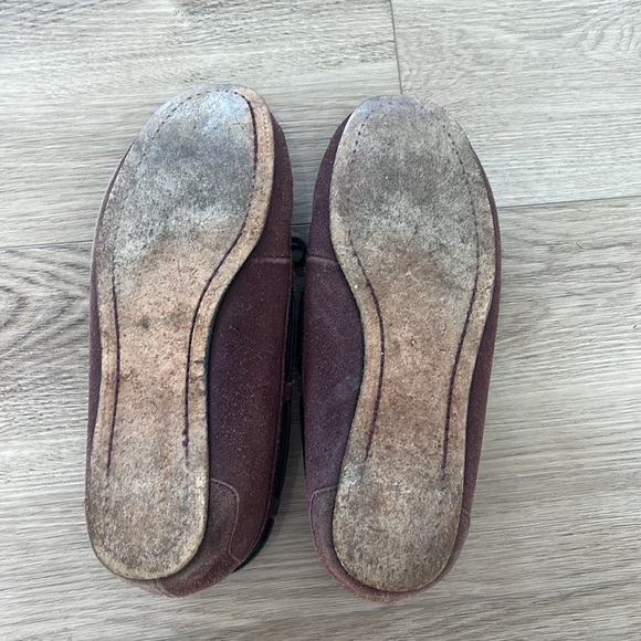 Maroon hug slippers, size 10 used condition - Picture 3 of 4
